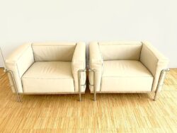Leder Lounge Sessel cremeweiss Le Corbusier Cassina gebraucht Frontansicht