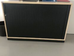 sideboard ceka ahorndekor mit lamellentür anthrazit frontansicht