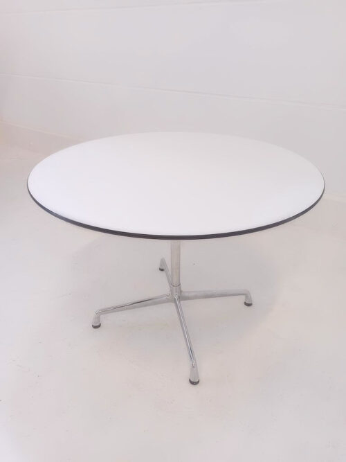 Bistrotisch rund von Vitra Modell Contract table weiss Chromgestell gebraucht Obenansicht